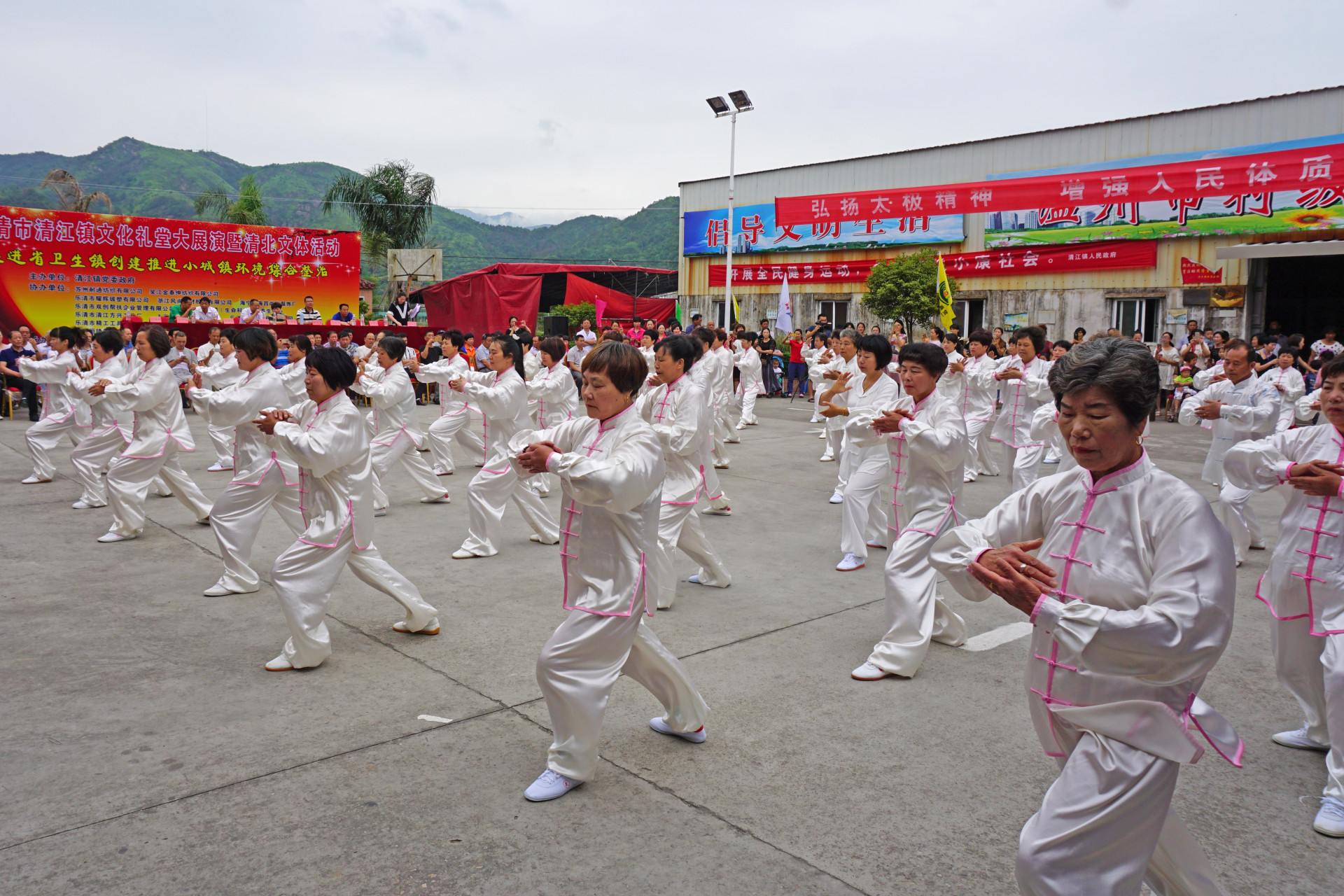 集体太极拳4.jpg